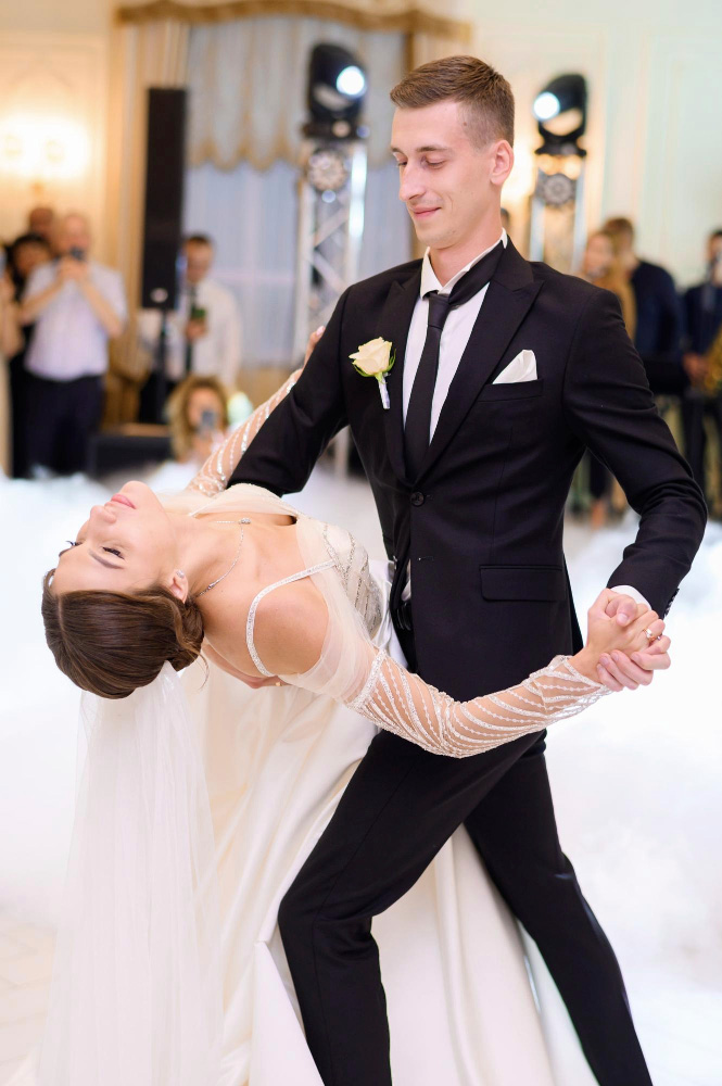 wedding-couple-dancing-2